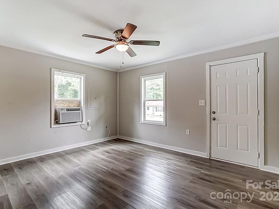 5th image of 1047 Sycamore Ave