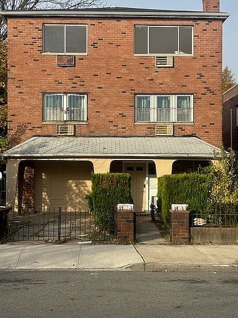 1st image of 3315 Radcliff Ave
