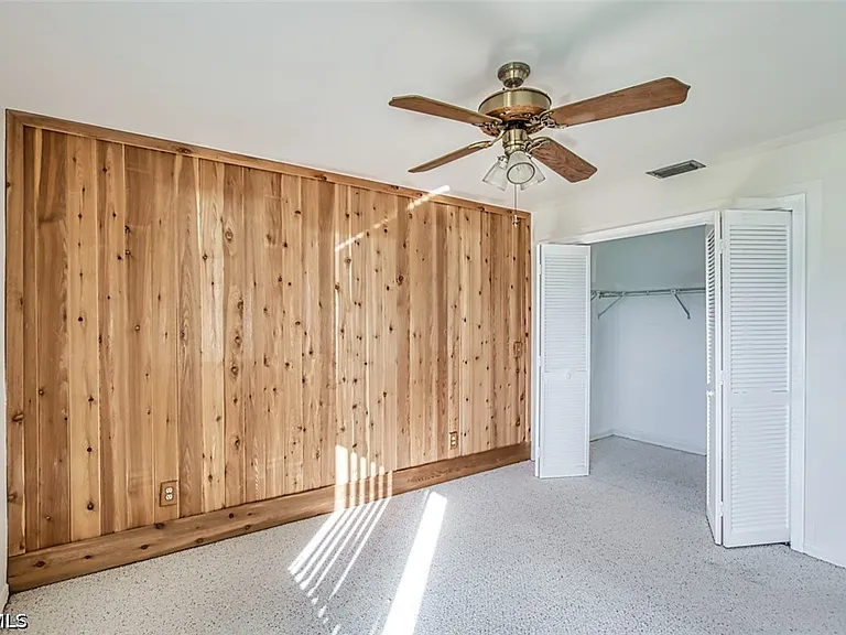 1221 SW 49th St — Photo 38
