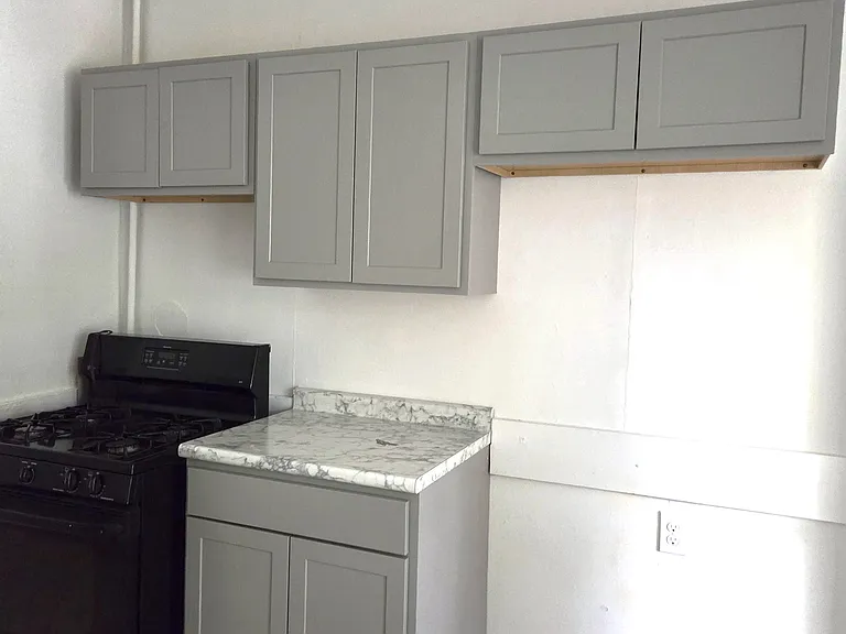 35 Belknap St — Photo 3