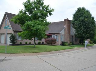 404 Hollybush Ln, Evansville, IN 47715