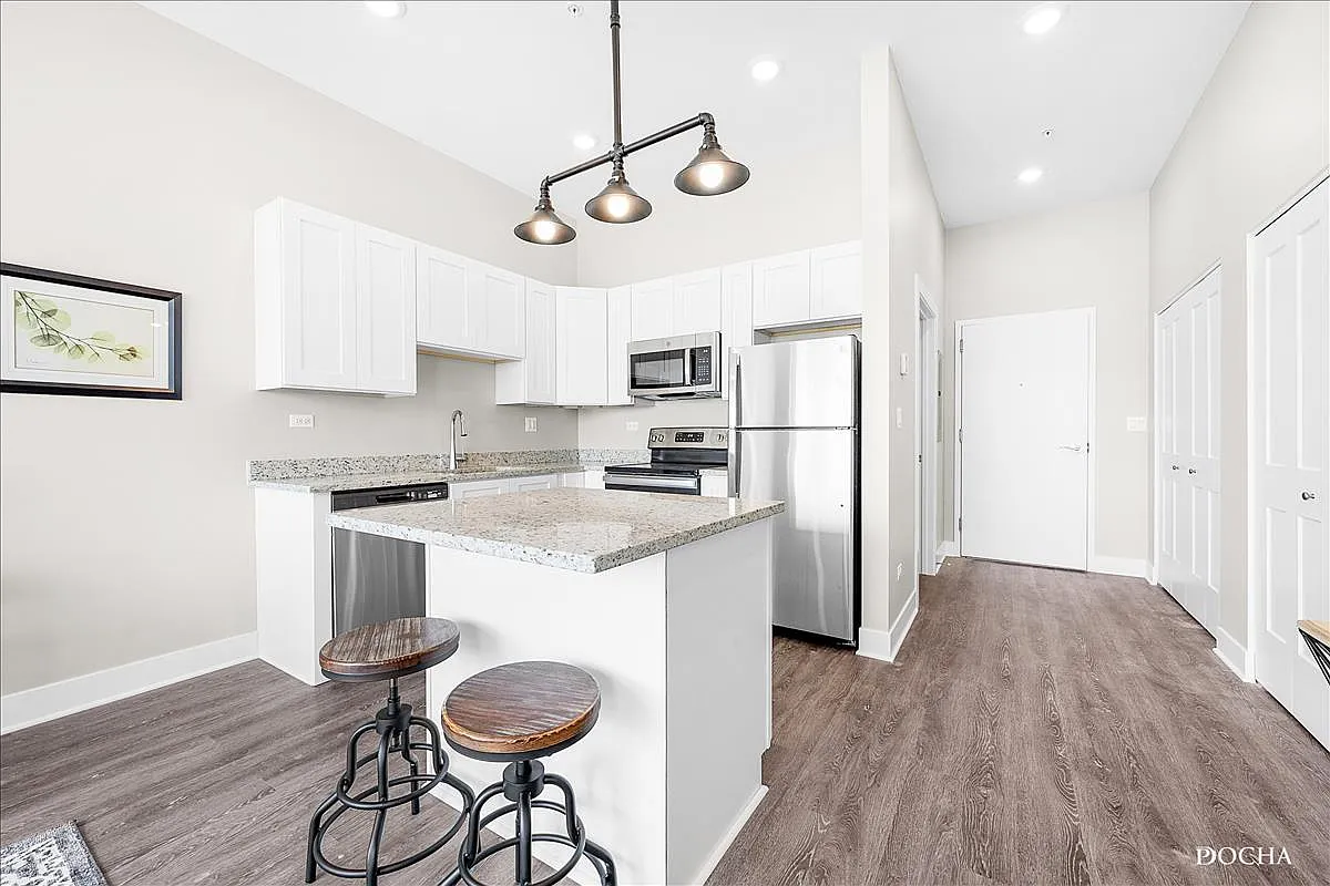 Studio, 475 sqft, $1,575 — Photo 2