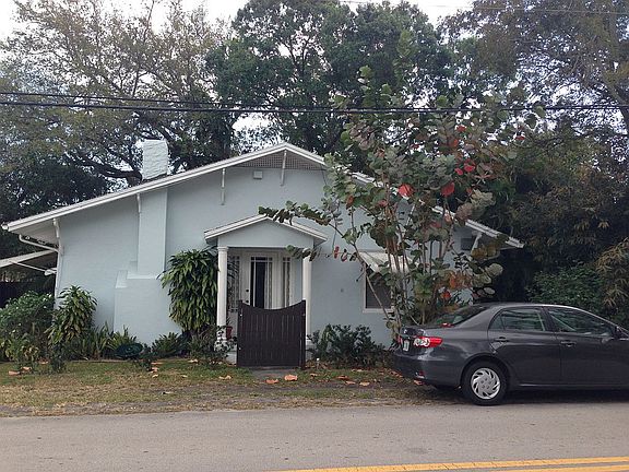 3rd image of 834 W Las Olas Blvd