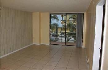 5th image of 2935 NE 163rd St APT 3R