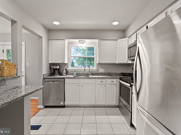 4th image of 2902 Burgundy Pl