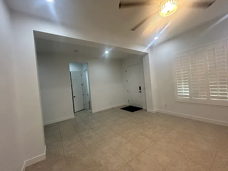 Guests Sit-Out Room without furniture