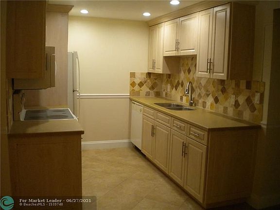 3rd image of 3405 Bimini Ln APT G1