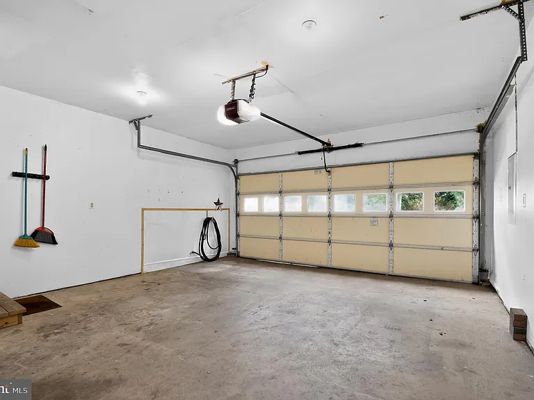 5118 Coach Ct — Photo 15
