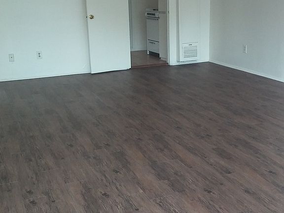2nd image of 942 S Flower St APT 8