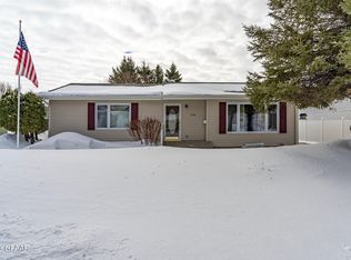 725 Great Plains Ct, Grand Forks, ND 58201