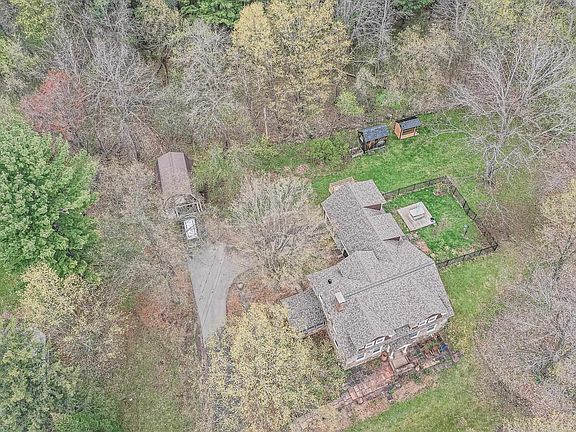 3rd image of 4 Castle Dr