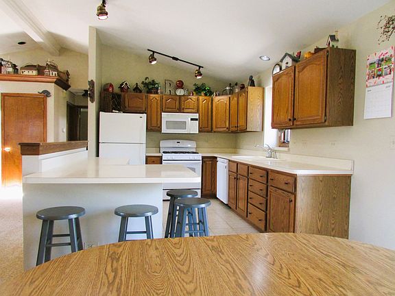 3rd image of 906 Fortress Dr