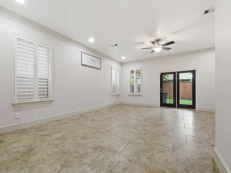 5929 Kansas St — Photo 5
