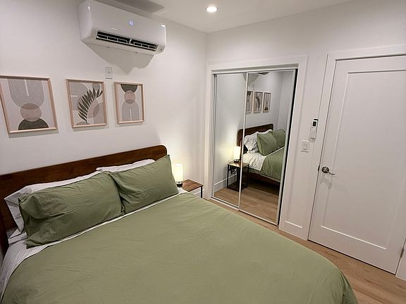 5th image of 11140 Oxnard St #5952