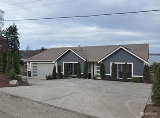 1172 Seawall Ln, Oak Harbor, WA 98277