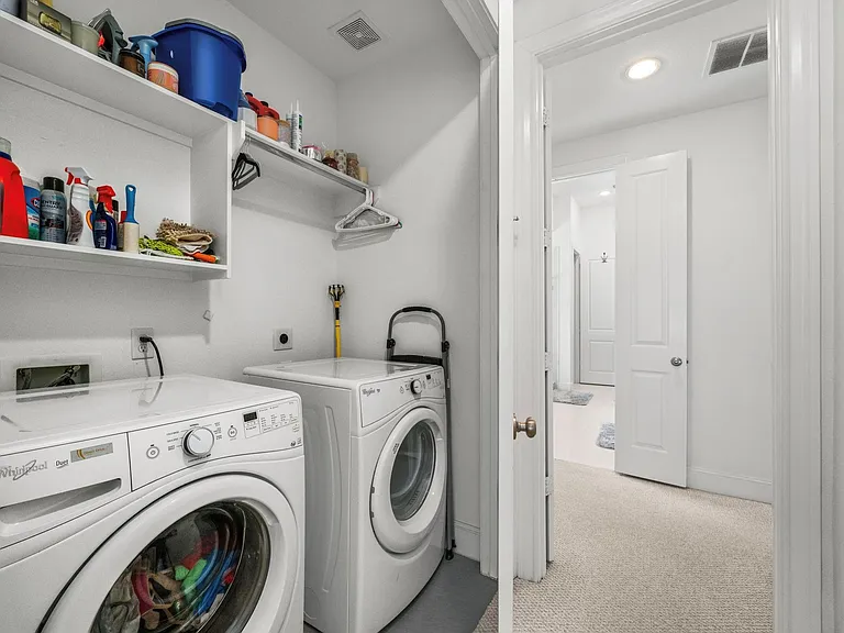 816 Ennis St — Photo 17