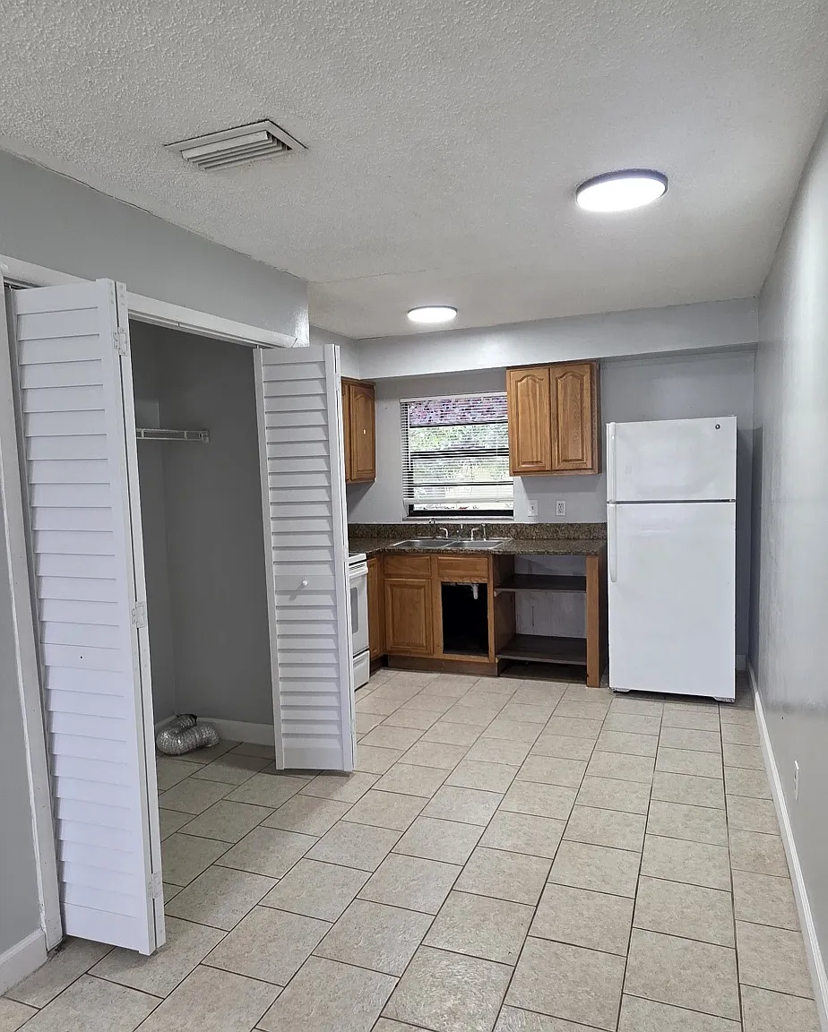 2 bed, 700 sqft, $1,400 — Photo 1