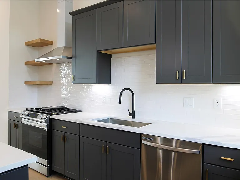 326 Eastwood St — Photo 4