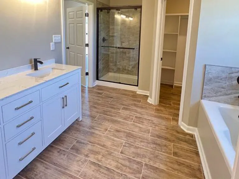320 Liberty Loop — Photo 4