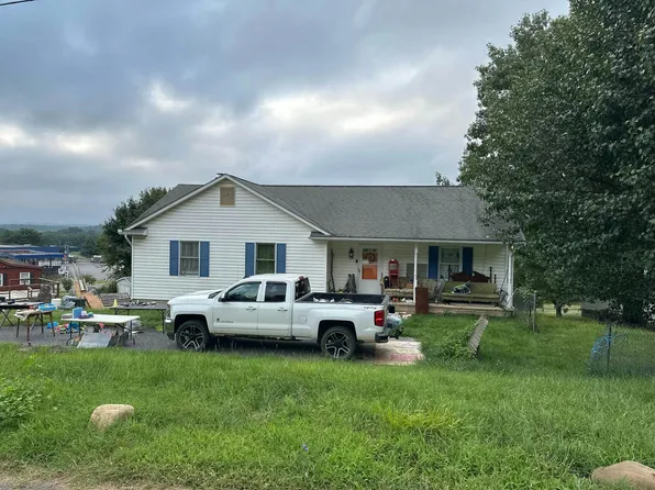 38 Hilltop Terrace Rd, Staunton, VA 24401