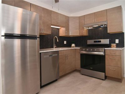 132 Hoffman Ave APT 202, Cranston, RI, 02920