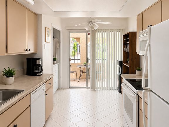 Kitchen (galley view)