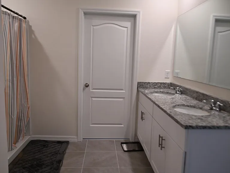 1341 Middle Lake Dr — Photo 17