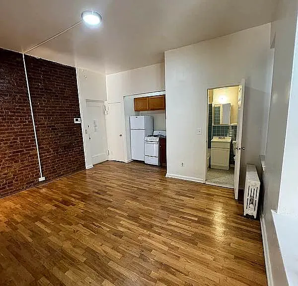 226 E 29th St #1E — Photo 9