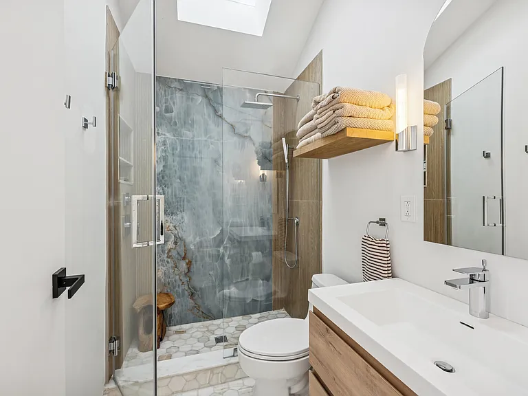 114 Little Neck Rd — Photo 30