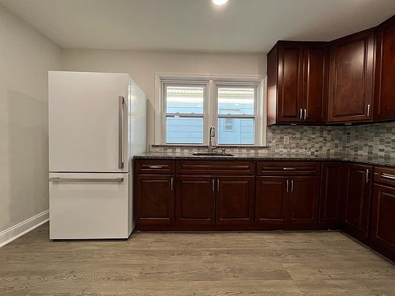 5th image of 78 Union Blvd Floor 2