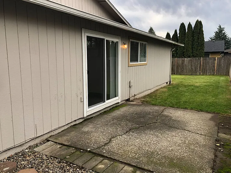 Three Bedroom Duplex in South East Salem — Photo 16