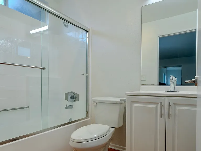15111 Burbank Blvd — Photo 7