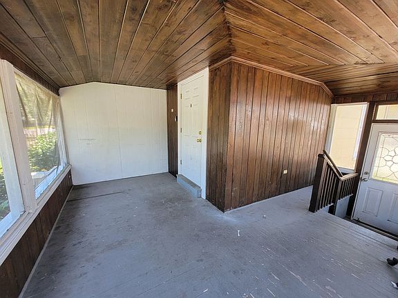 3rd image of 2925 7th Ave W #B