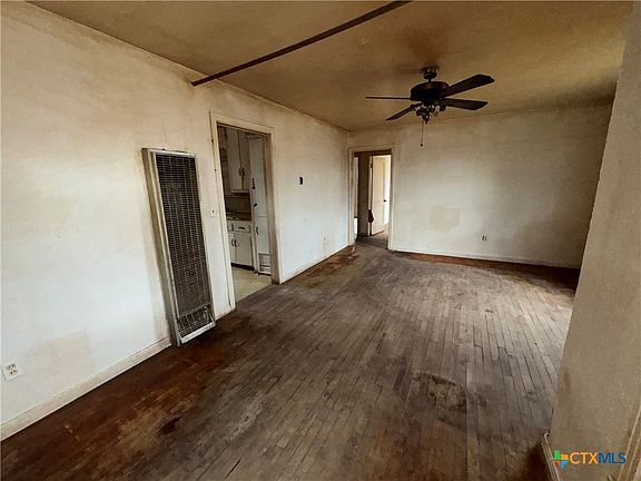 3rd image of 1103 E Avenue G