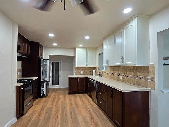 3rd image of 9873 Hilltop Ct