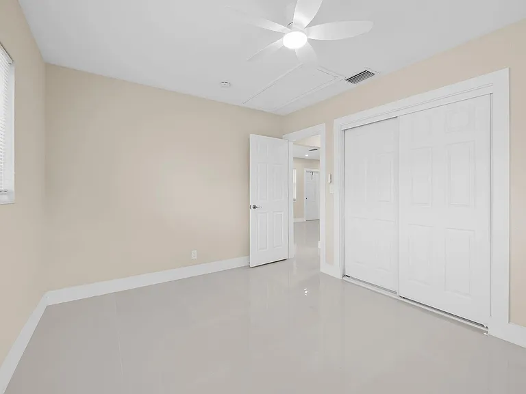 832 NE 12th Ave #1 — Photo 3