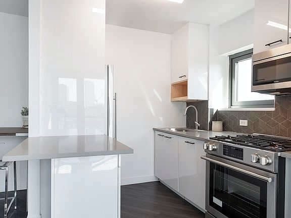 4th image of 250 E Houston St APT 11C