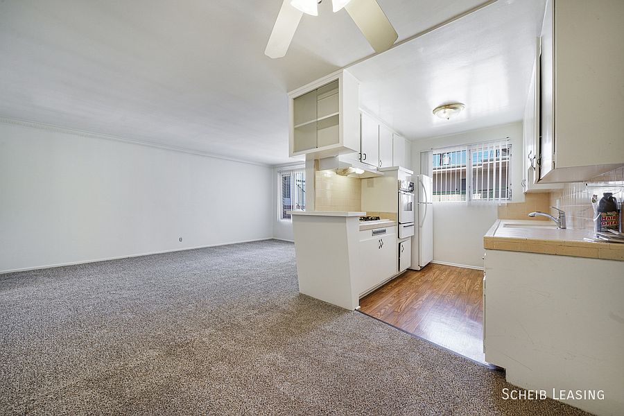 1st image of 426 S Rexford Dr APT 10