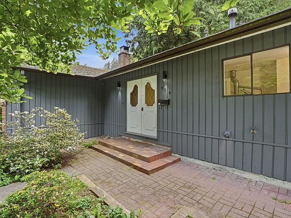 5th image of 909 Seymour Blvd