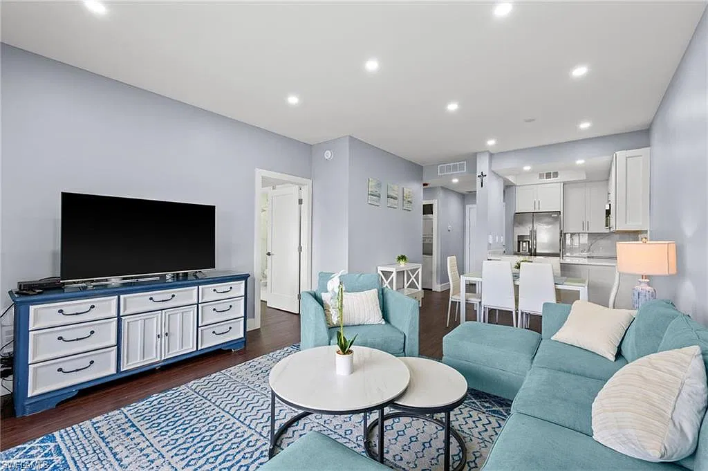 2 bed, 2.0 bath, 965 sqft, $2,300 — Photo 3