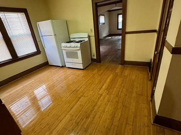 2nd image of 2135-37 7th St #2135-1