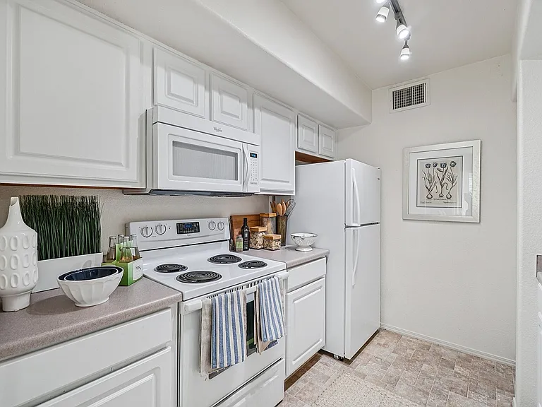 Adagio Apartments — Photo 10