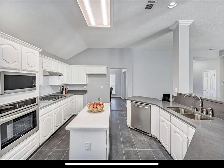 4913 Spanishmoss Dr — Photo 17