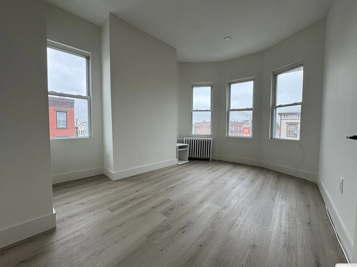 2 bed, 800 sqft, $2,350 — Photo 3