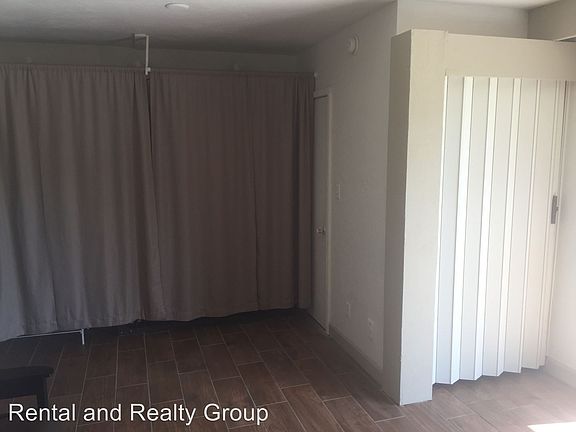 4th image of 214 Cedarwood Ct