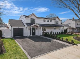 104 Page Ln, Westbury, NY 11590