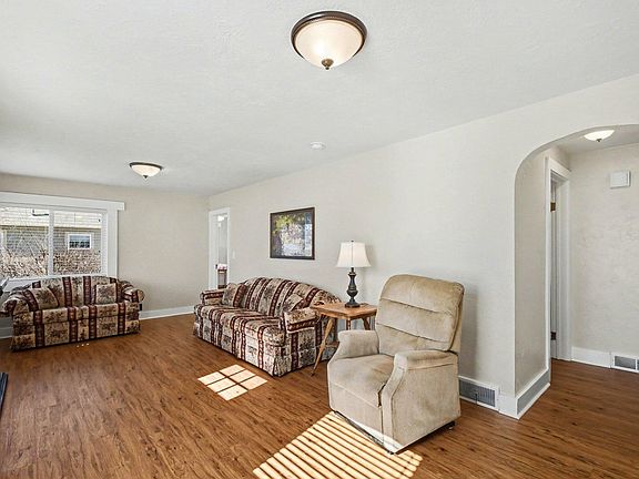 5th image of 306 Cherry Ave