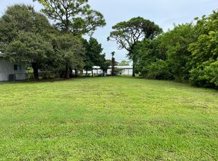 910 Skylark Dr, Fort Pierce, FL 34982