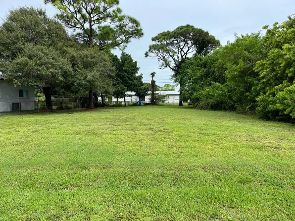 910 Skylark Drive, Fort Pierce, FL 34945