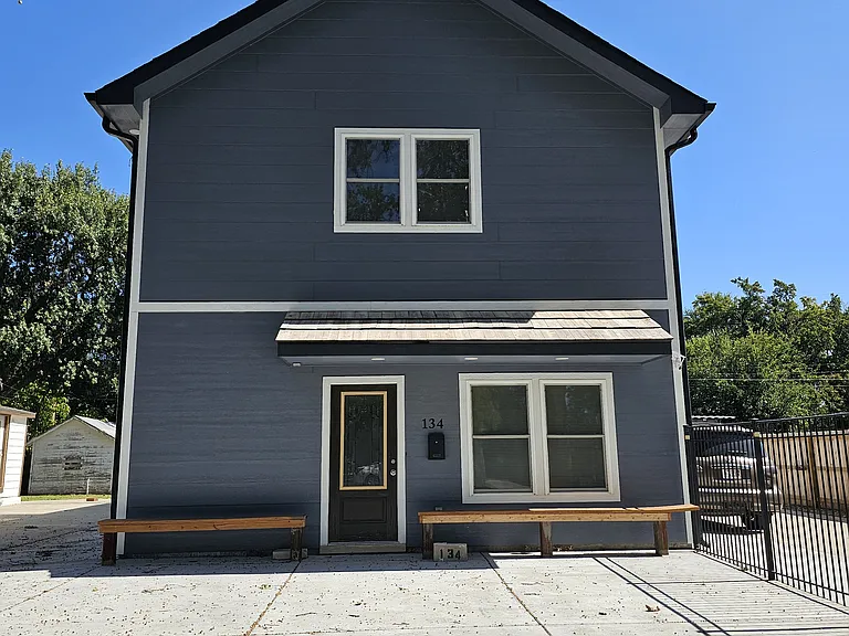 134 N Madison Ave — Photo 1